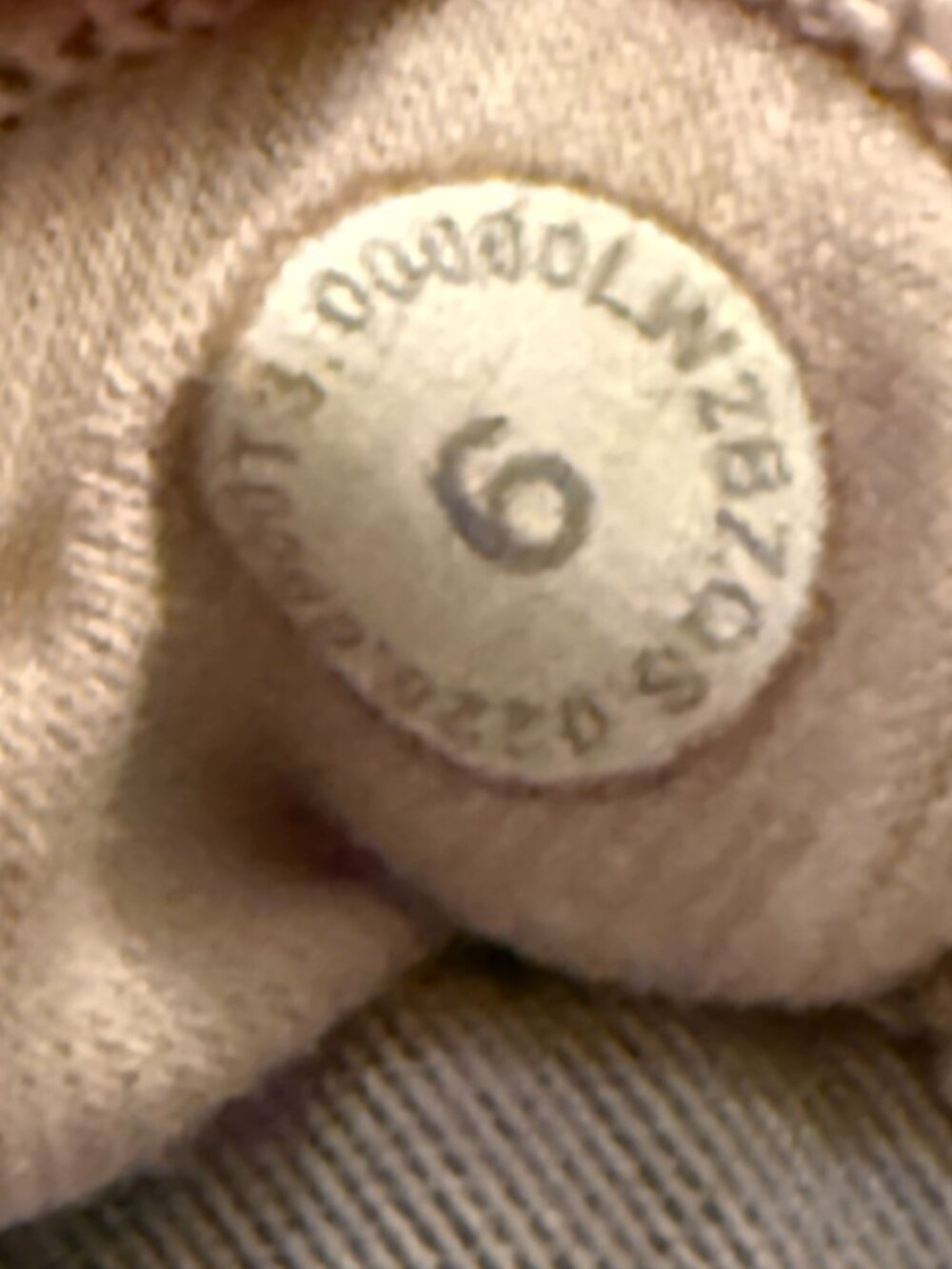 Lululemon Energy Bra in color Naked Beige Cream Pink Size 6 - Picture 7 of 8